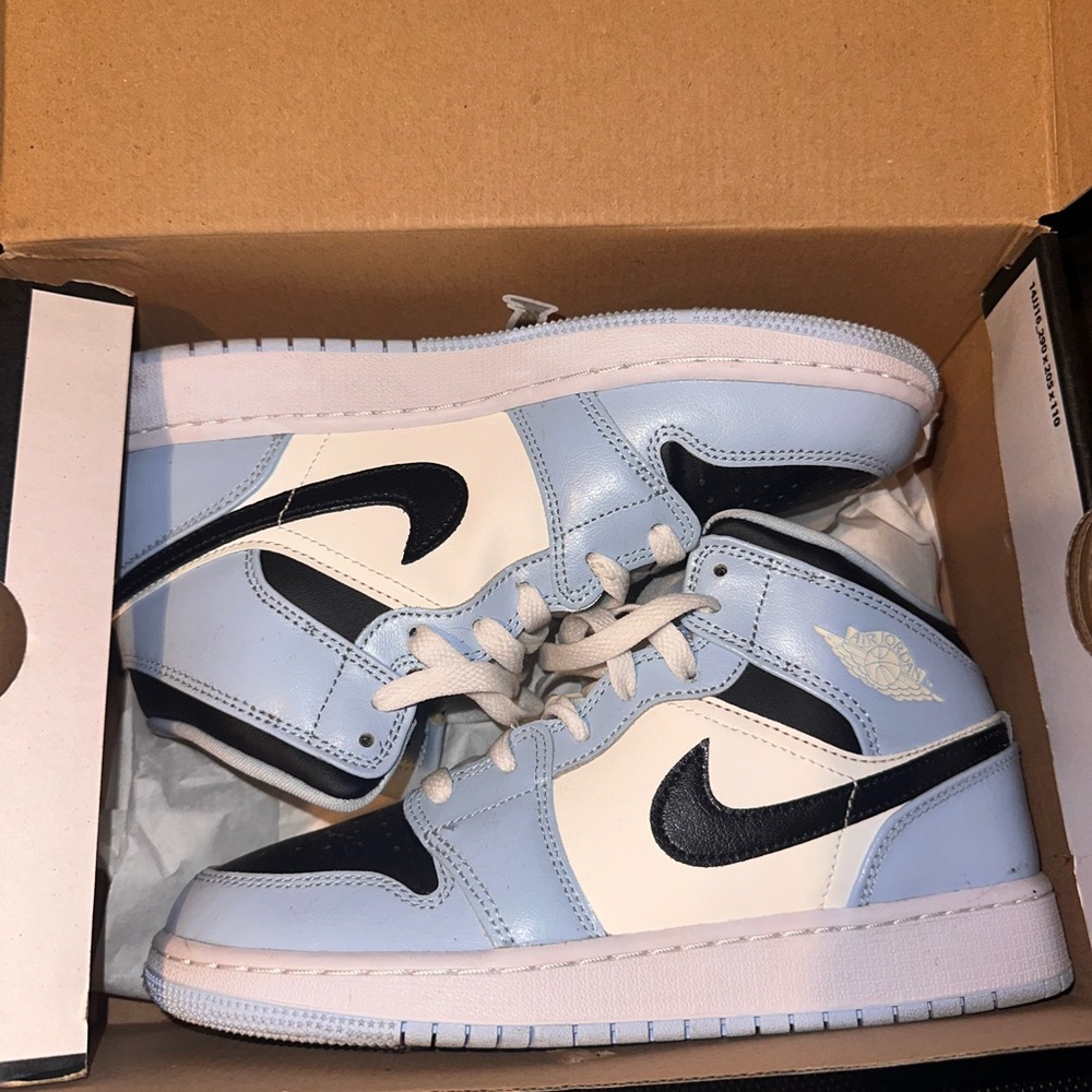 Jordan 1 mid